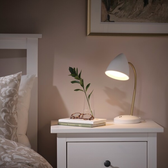 ikea lampen schlafzimmer nachttisch Niche Utama Home ISNÅLEN Arbeitsleuchte, LED, weiss/messingfarben - IKEA Schweiz